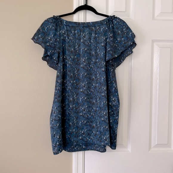 Ann Taylor Loft. Size L Navy blue blouse. Like new! Excellent condition! - Picture 4 of 10